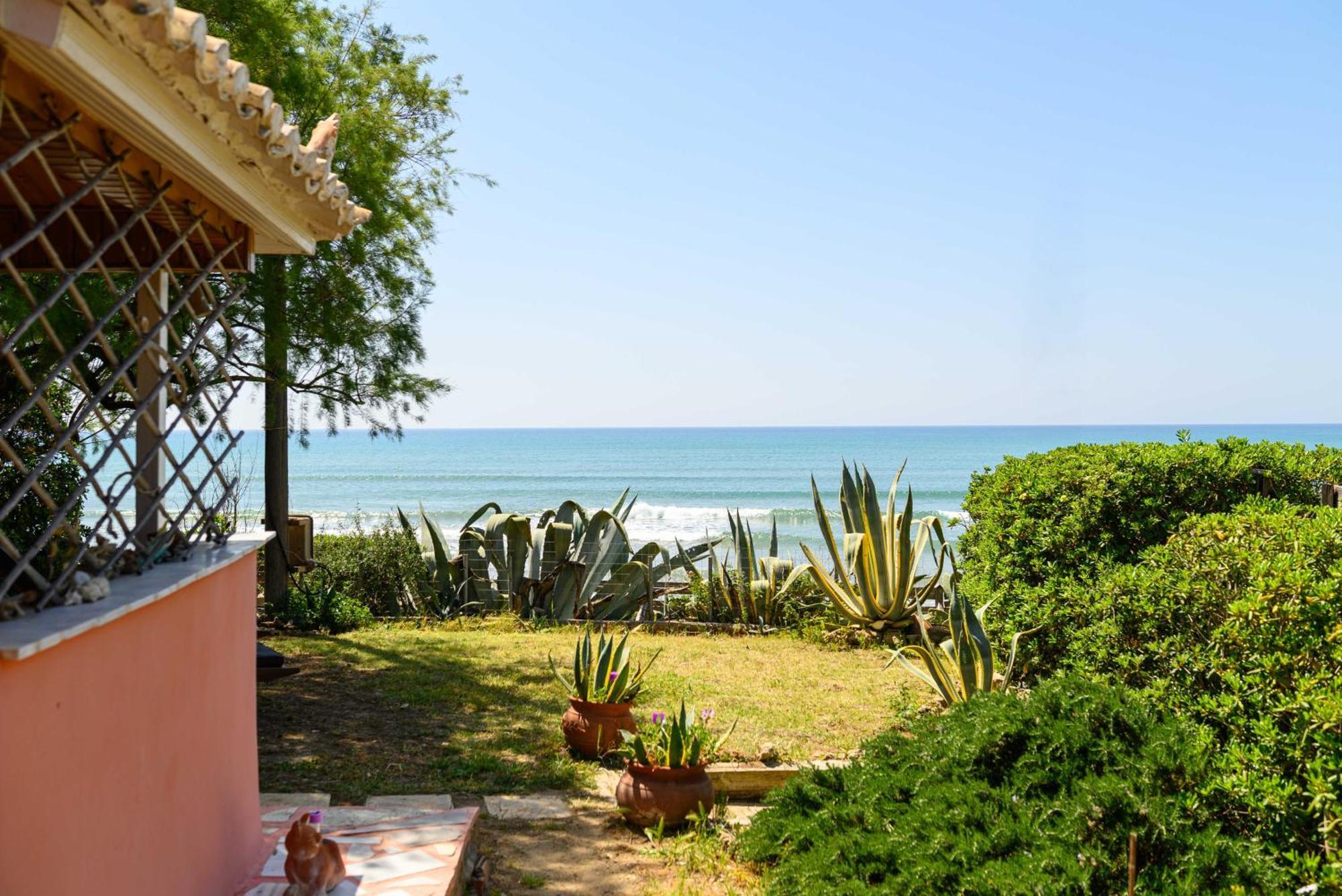 Salty Noses Beach House Paradise Perfect For Families Pírgos エクステリア 写真